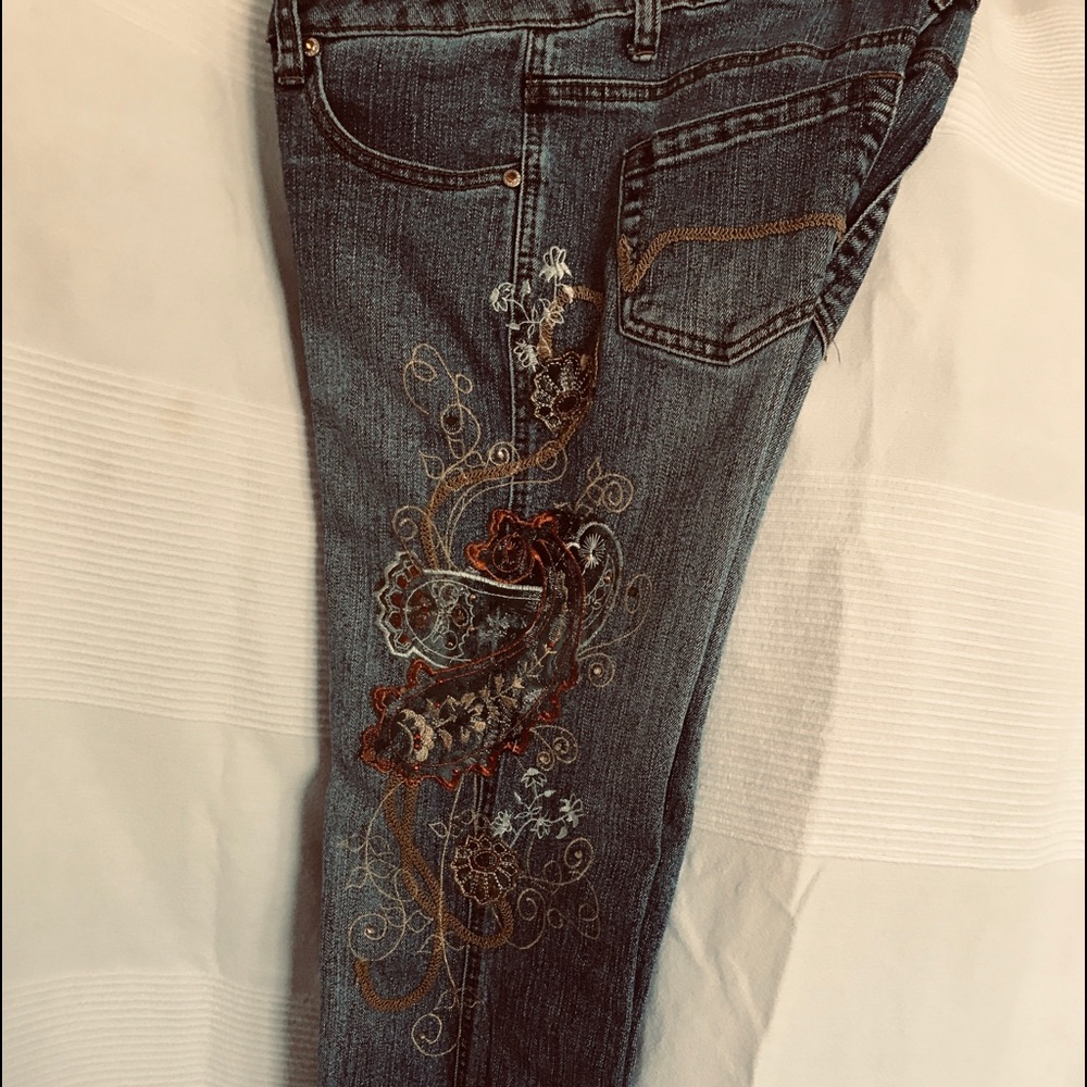 JouJouEmbilished jeans. Leg 35. Inseam 27